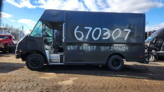 Picture of 2009-freightliner-mt45-chassis-truck-delivery